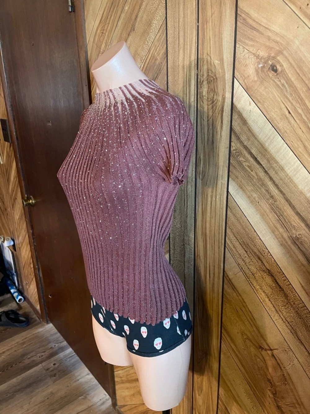 Anewsta Women’s Small Burgundy Ribbed Rhinestone Short Sleeve Knit Blouse - Picture 5 of 9